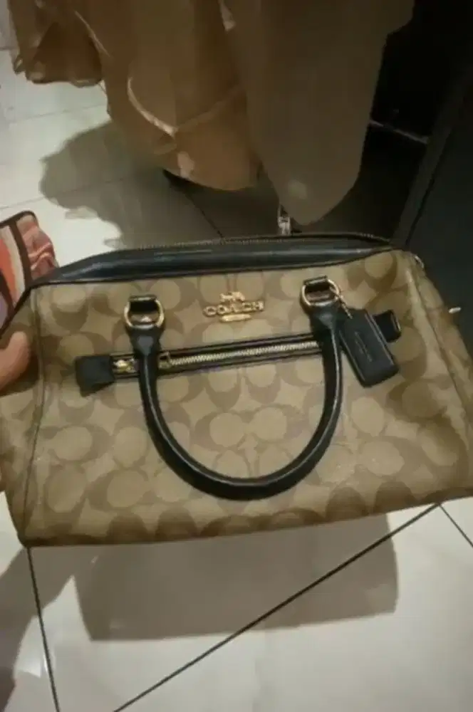 Prelove Tas Coach