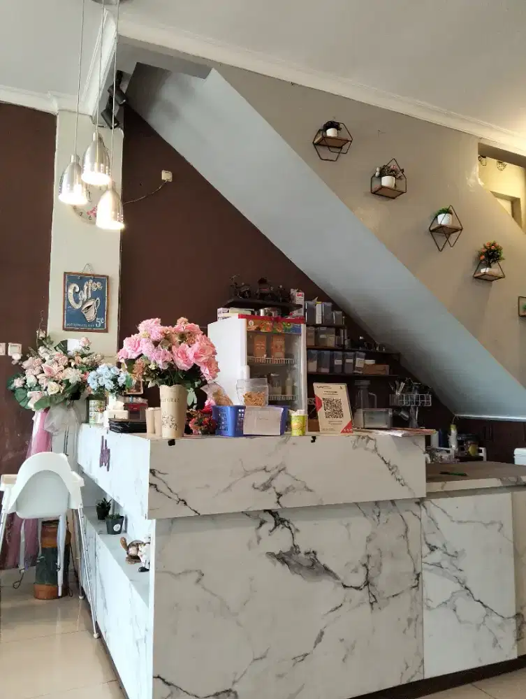 Kasir + waiters dan juru masak