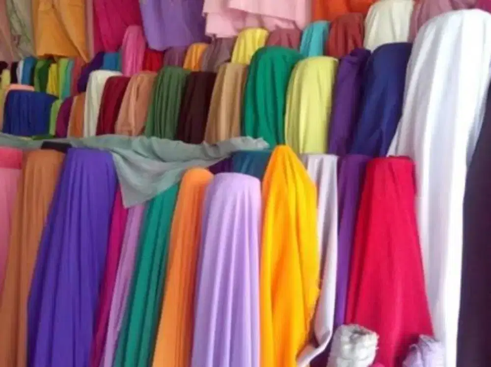 Worker Pria - Proses Pesanan & Packing