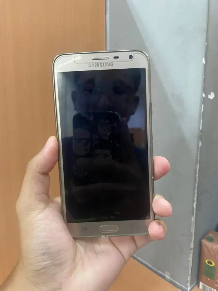 JUAL SAMSUNG J7 CORE (nego)