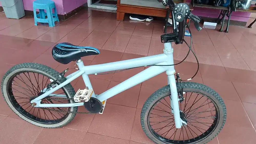 Sepeda BMX ukuran 20