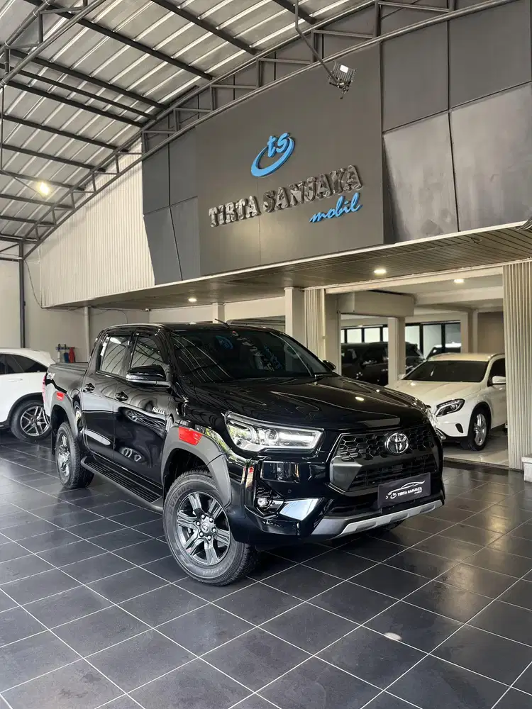 [KM1rb] Toyota Hilux Double Cabin V AT 4x4 2025