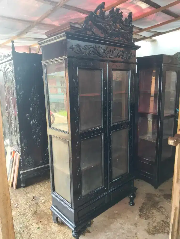 lemari hias jati tua antik