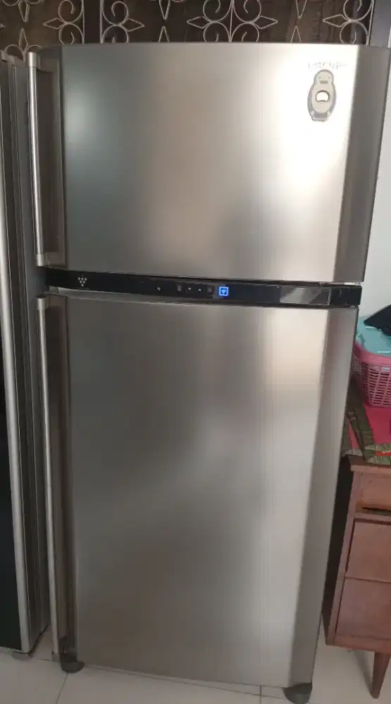 Kulkas 2 pintu sharp ion Plasmacluater