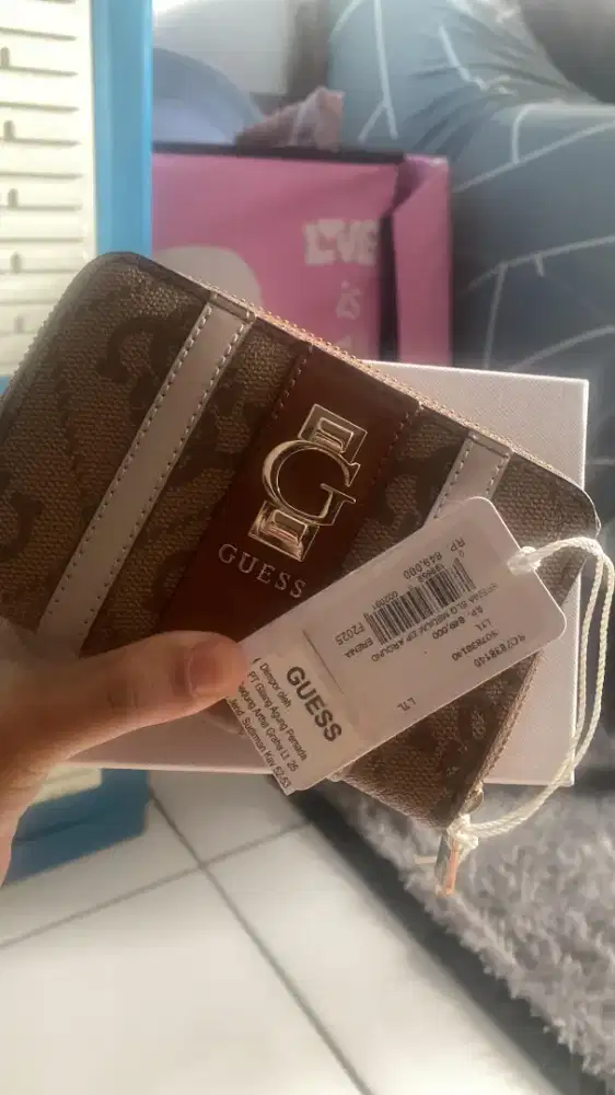 dompet guess wanita