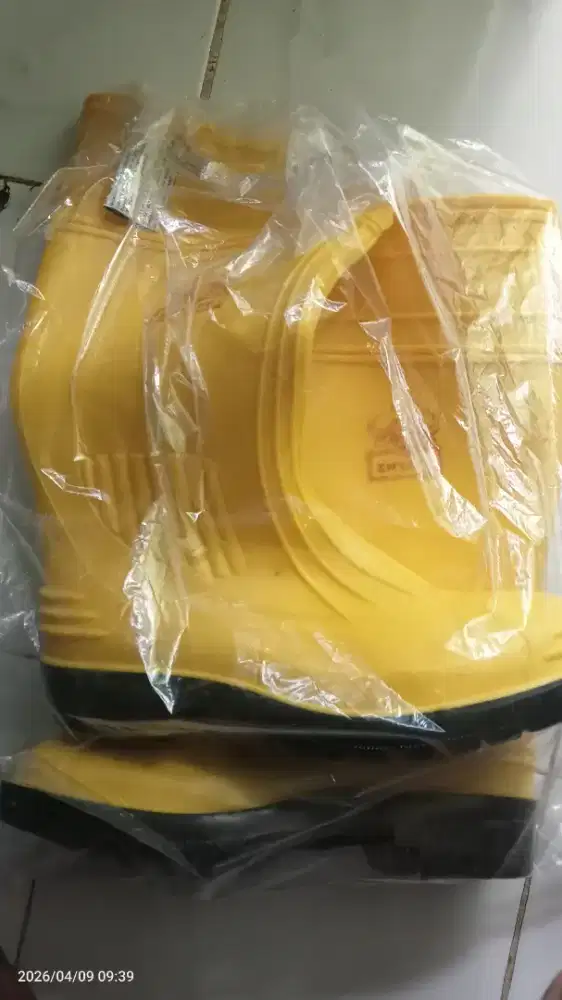 Sepatu Boots (Inyati)