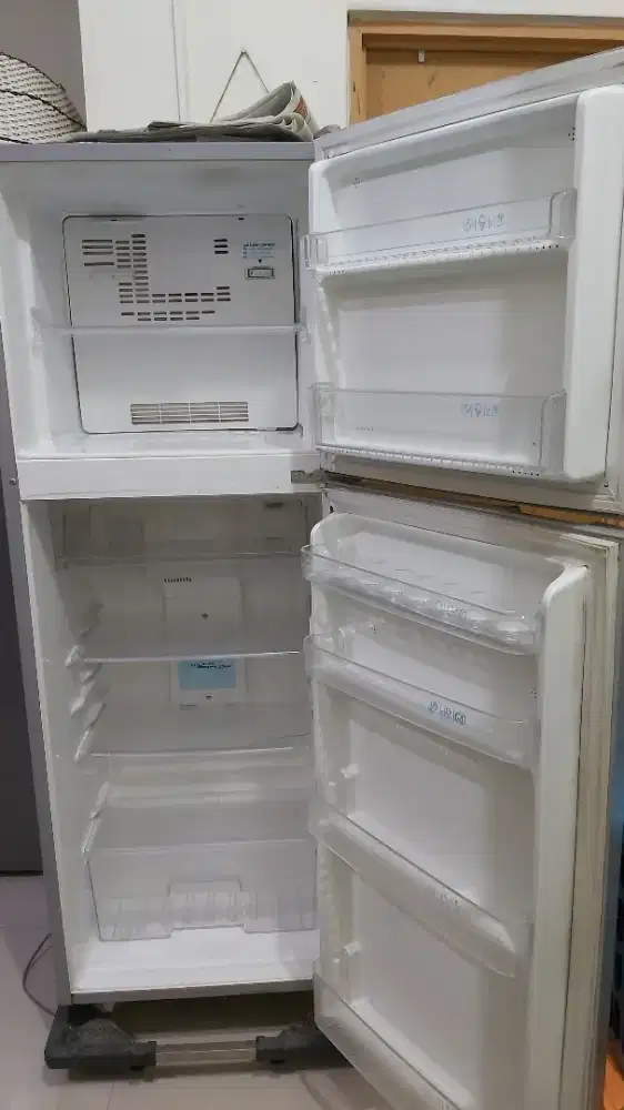 Dijual kulkas kondisi masih bagus