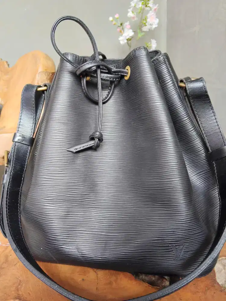 Jual tas LV Epi Noe Black bag