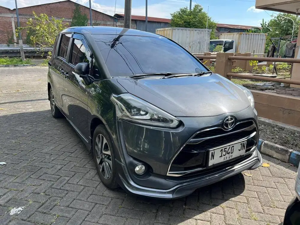 Toyota sienta Q at 2016