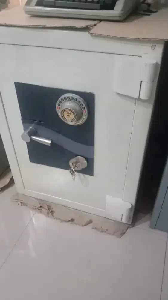 Brankas Solingen  Dijual hrg  6 jt