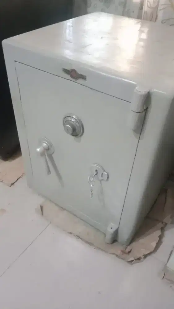 Brankas ukuran sedang dijual hrg 4,5 jt