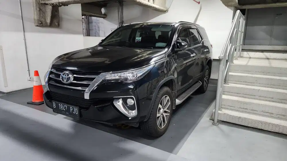 Toyota Fortuner VRZ 4x2 Solar 2020 Hitam Black 2019 2021 Fortuner VRZ