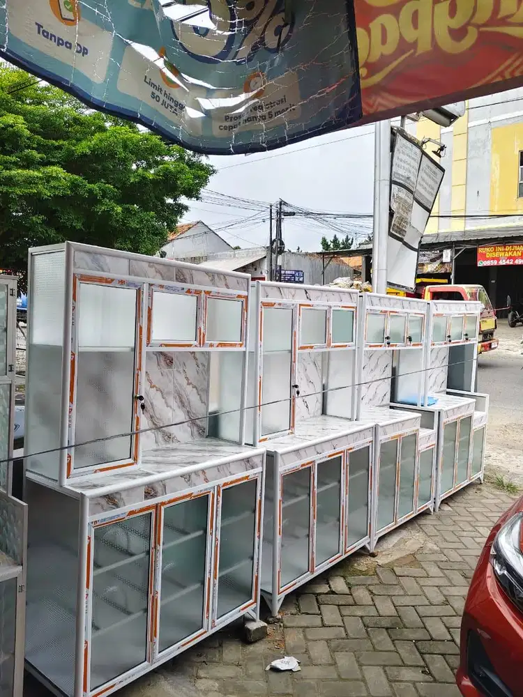 LEMARI RAK PIRING 3 PINTU HOLO