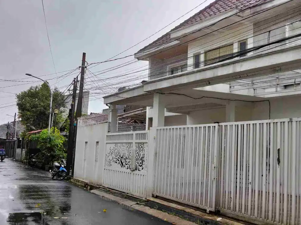 Disewakan rumah 2 lantai di Pasirluyu sayap BKR dekat ke Buahbatu