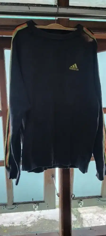 Switer adidas preloved