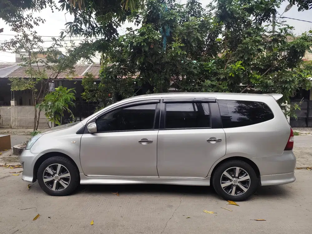 Nissan Grand livina 2013 Bensin