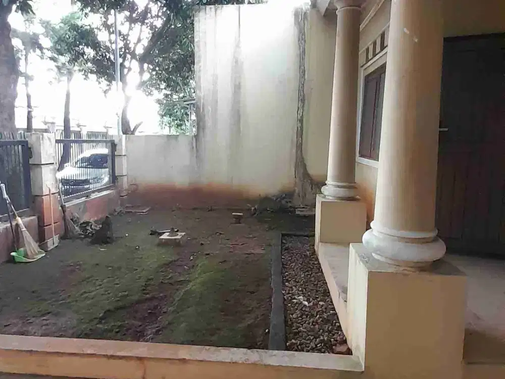 Rumah Murah Perlu Renovasi di Villa Melati Mas