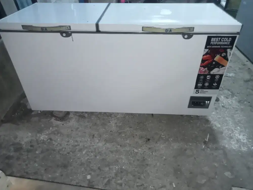 Freezer bok merek Gea kapasitas 600 liter