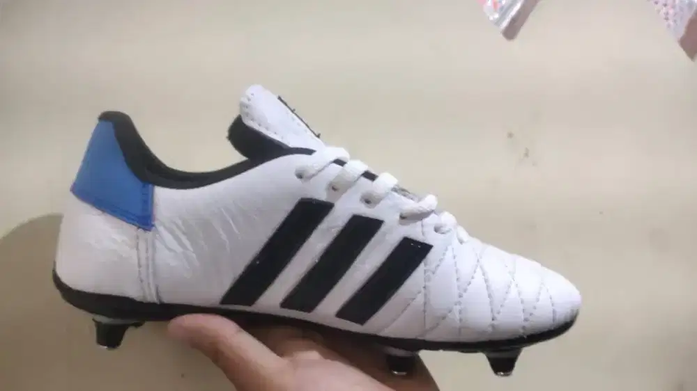 sepatu bola kulit custom
