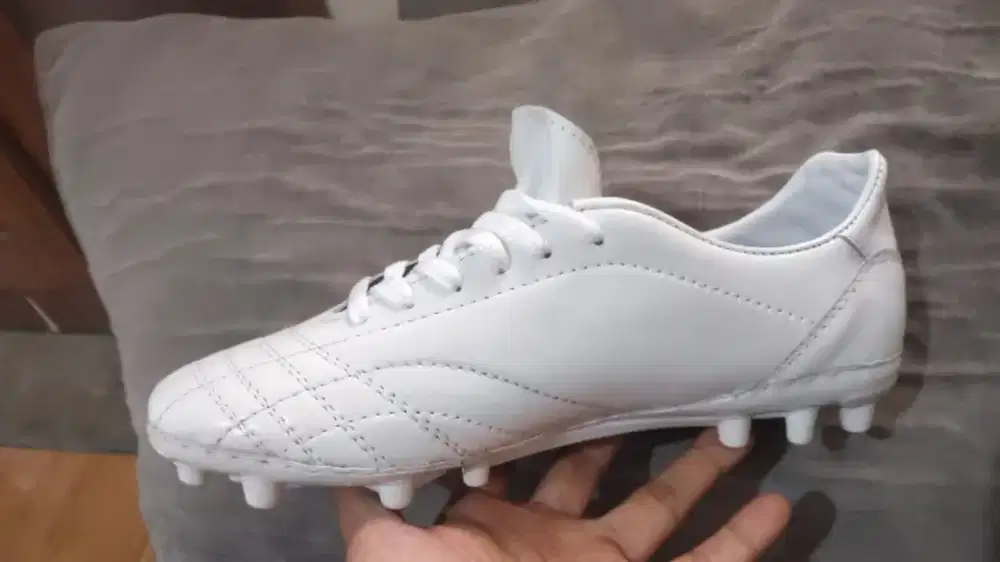 sepatu bola kulit custom