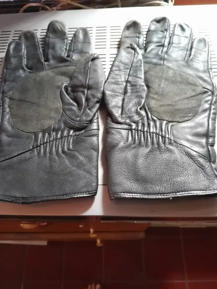 Sarung kulit domba asli warna hitam