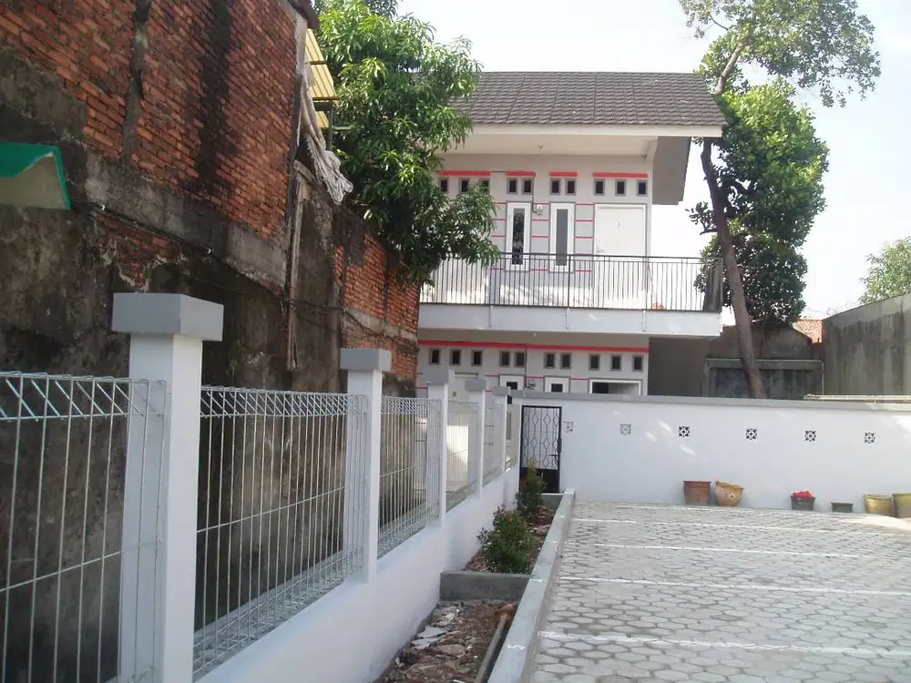 Disewakan PETAKAN tidak banjir di lantai 2 bisa PARKIR Mobil