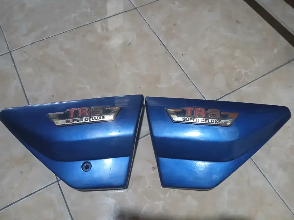 Cover Aki Suzuki TRS Super Deluxe sepasang