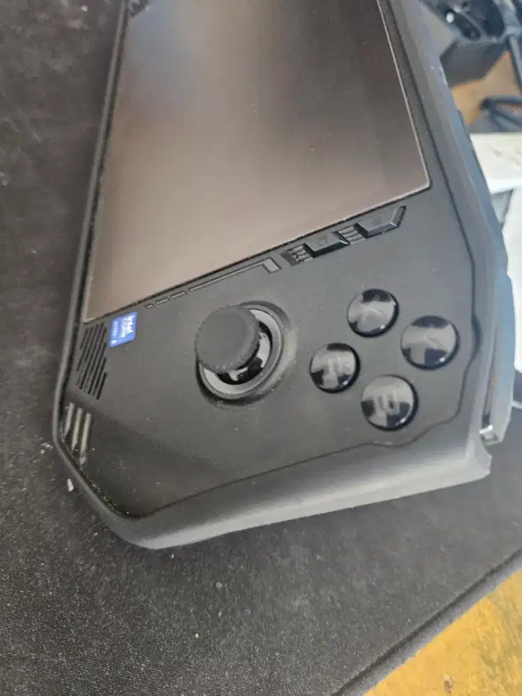 Handheld gaming msi claw i5