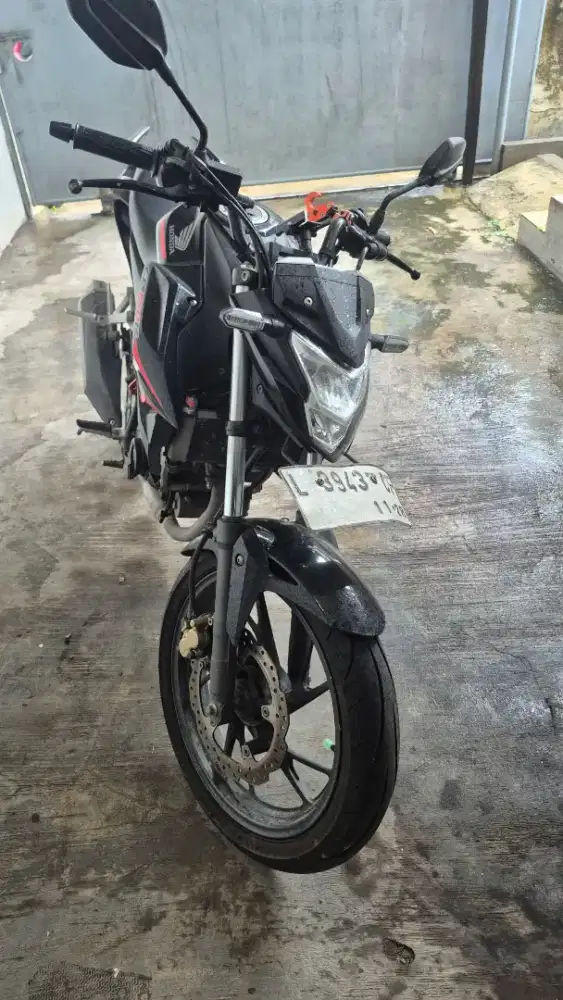 Cb 150r 2018 hitam km rendah