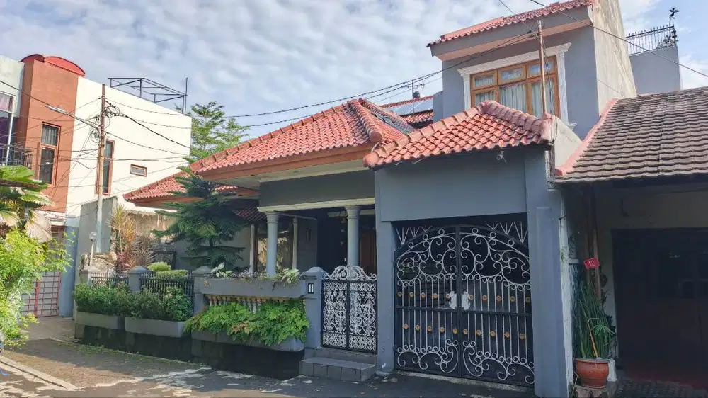 DIJUAL: Rumah Asri di wilayah elit Rawamangun !!