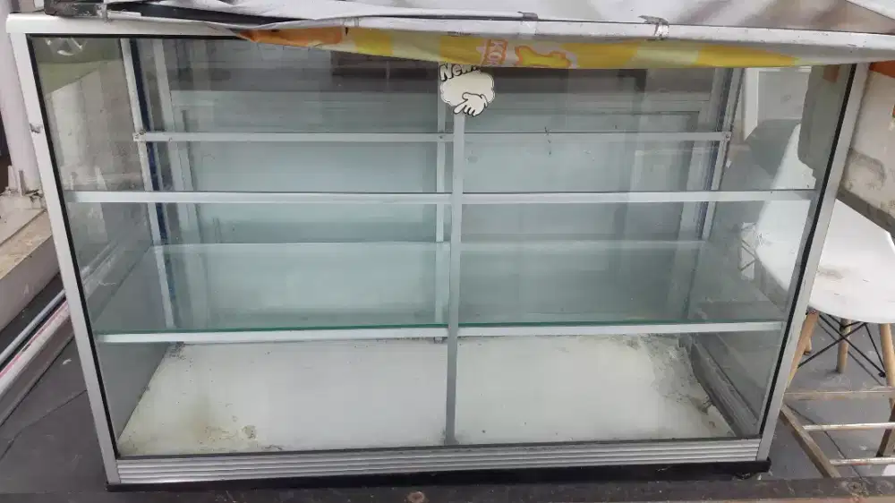 Lemari kaca untuk jualan berikut tempat masak stenlis meja