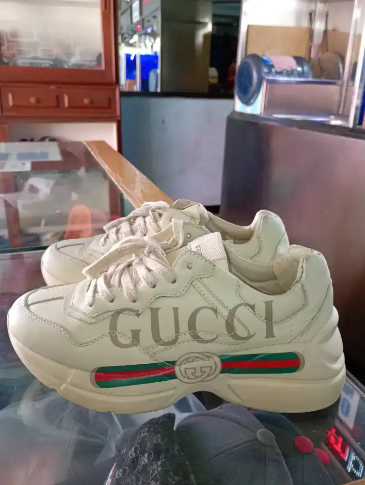 Sepatu Kulit Gucci Size 37