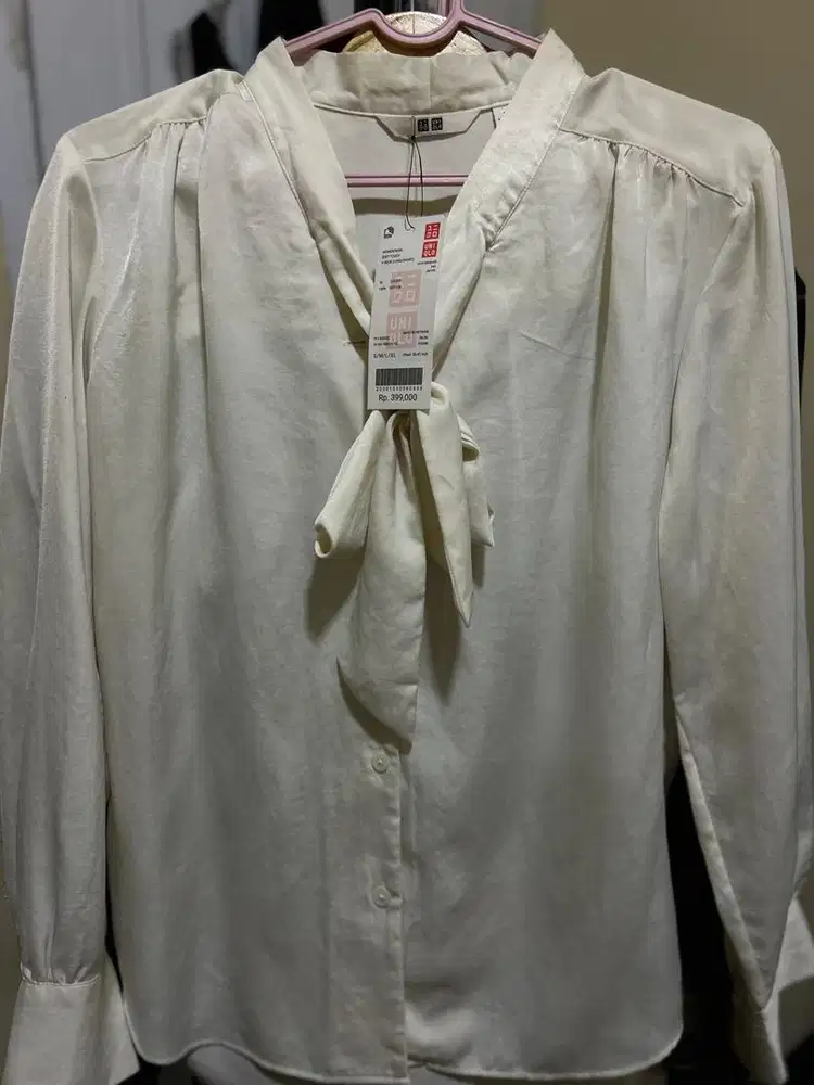 Blouse Uniqlo pita broken white
