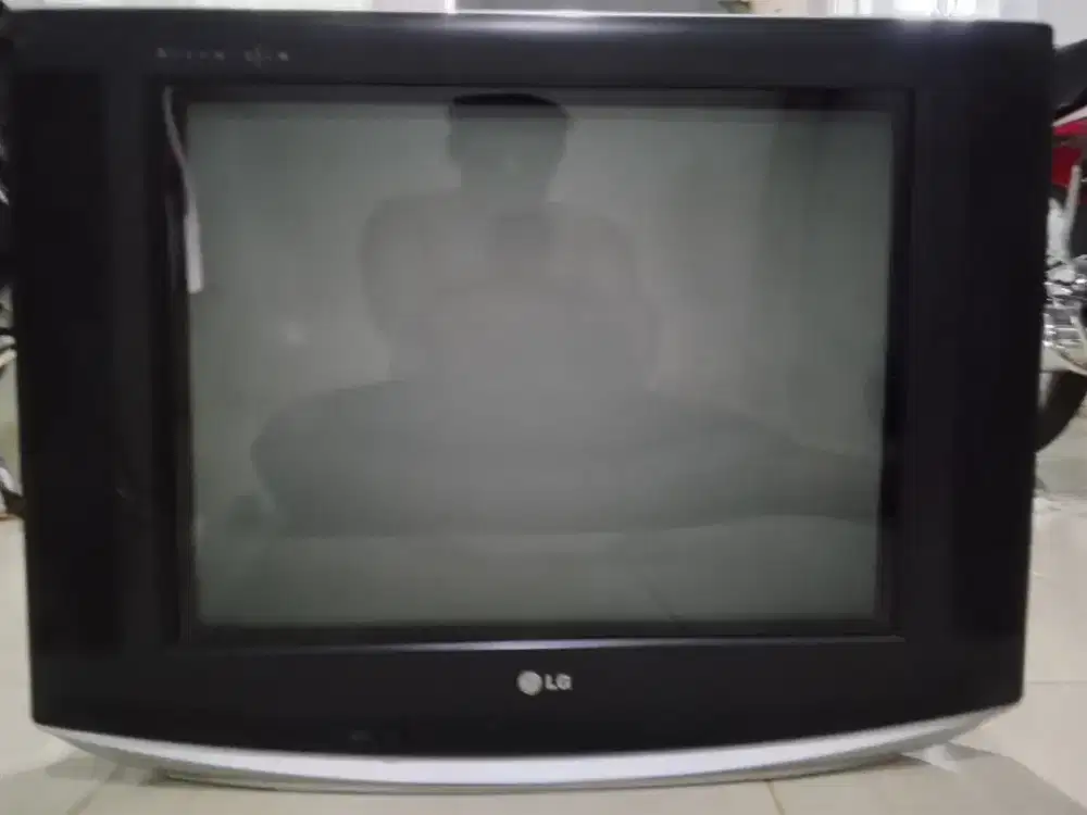 TV LG 21 inci layar datar slim masih mulus seperti baru