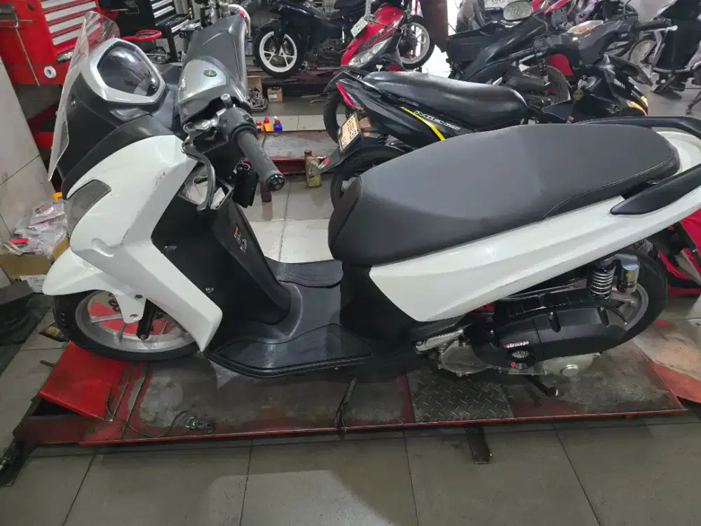 YAMAHA LEXY 2018 (PUTIH)