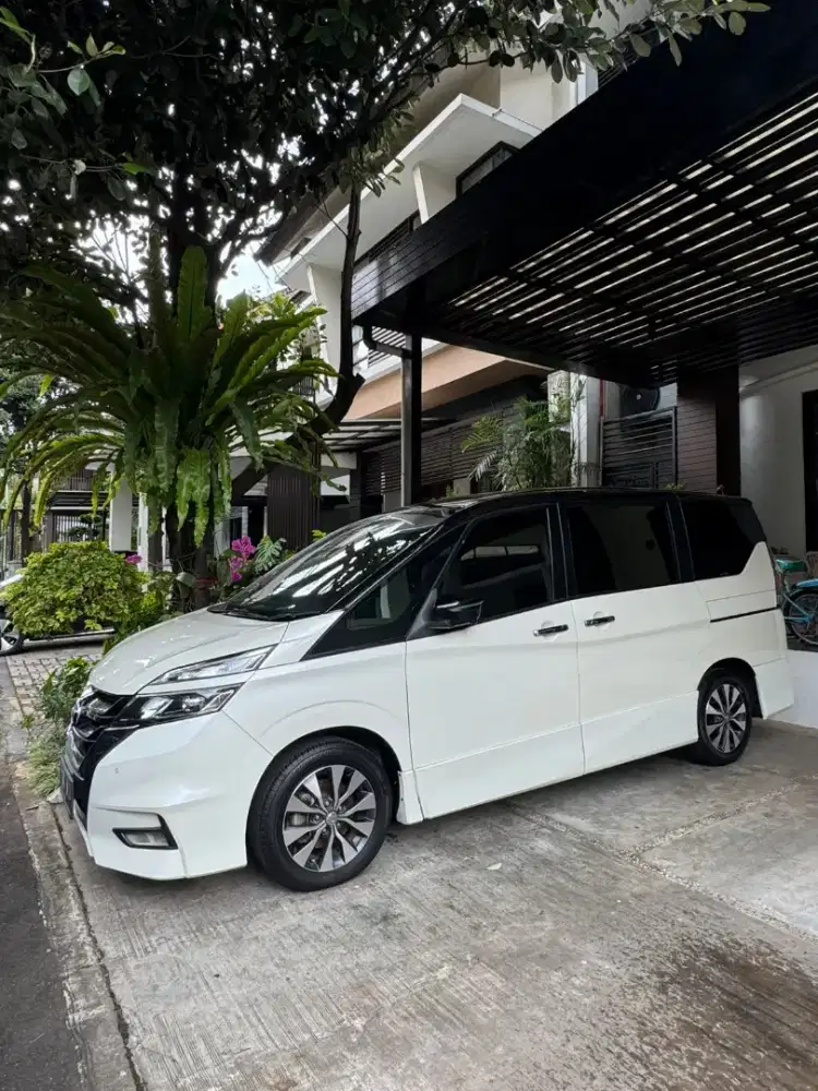 Di jual cepat Nissan/ Serena 2.0 high way star