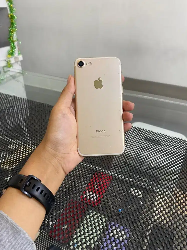 IPHONE 7 32GB FULLSET NOMINUS MENERIMA TT/KREDIT