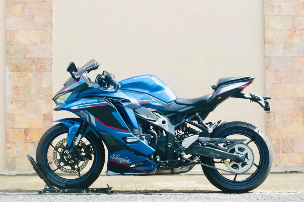Kawasaki ZX25R ABS 2023 mulus mesin sehat unit like new siap pakai