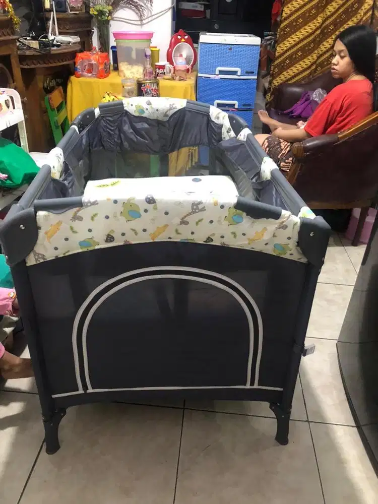 Tempat Tidur Bayi (Box Bayi)