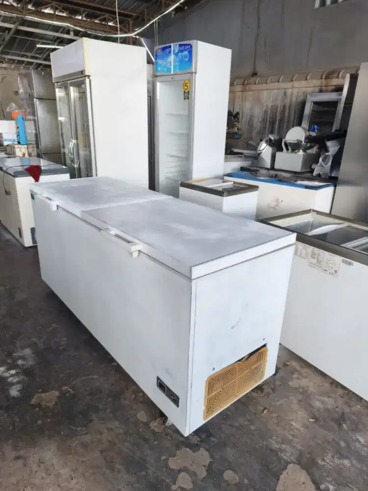 Favorit ,Chest Freezer box RSA, kapasitas 715 liter 

 MASIH ORIGINAL