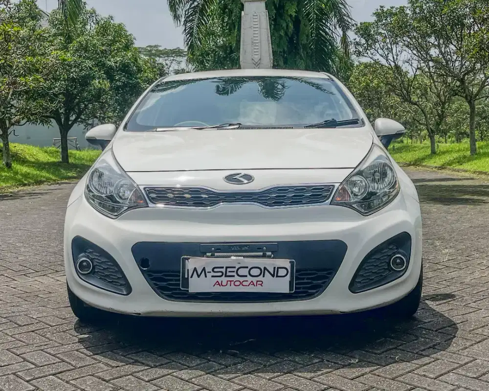 KIA RIO CVVT 1.4 MANUAL HATCHBACK 2013