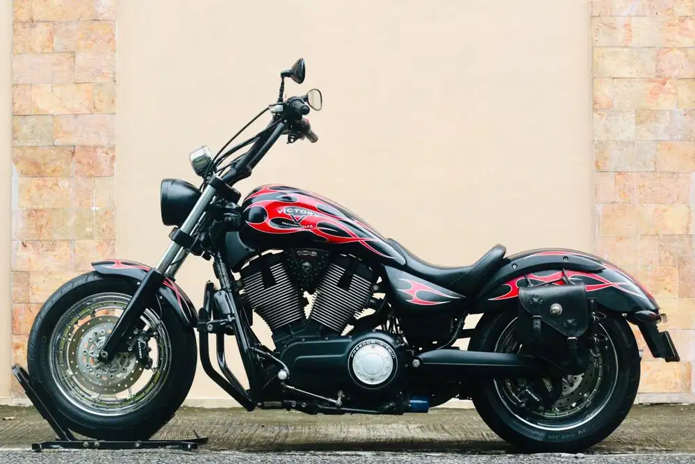 Victory vegas highball 1750 like new sportster 883 48 ultra classic