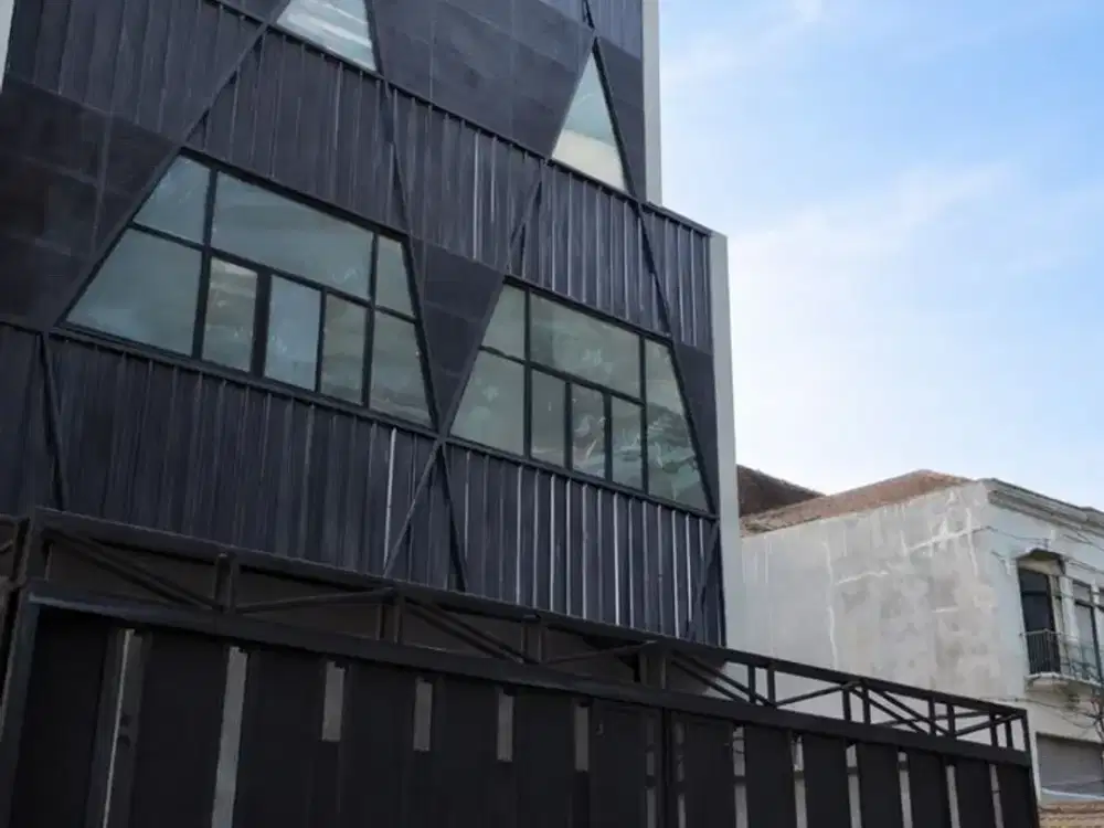 Disewakan Rumah untuk Usaha di Kelapa Gading 4 Lantai