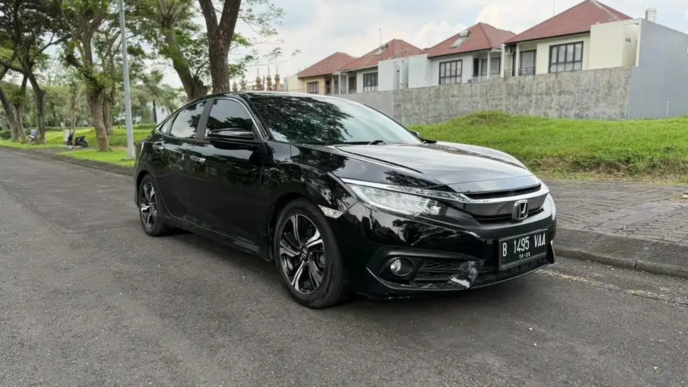 Honda Civic 1.5 Turbo ES 2016 AT – LOW KM