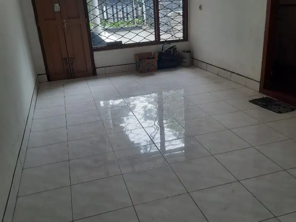 Dijual Rumah Dua Muka Area Komud Supadio dan Jl. Abdurahman Saleh ( Hitung Tanah Saja )