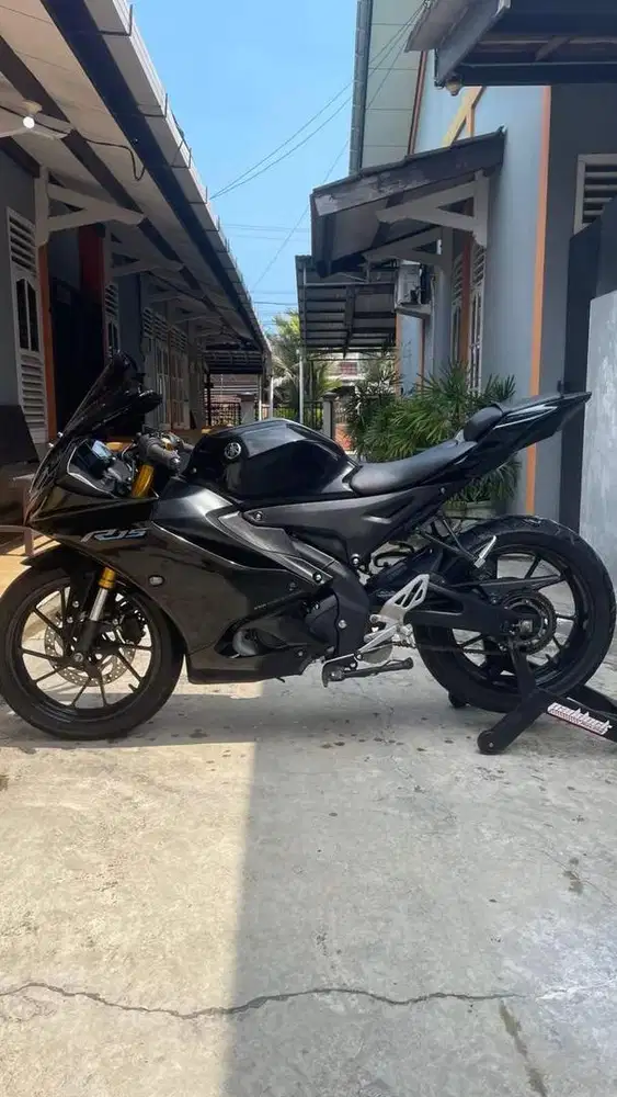 R15V4 HITAM GANTENG