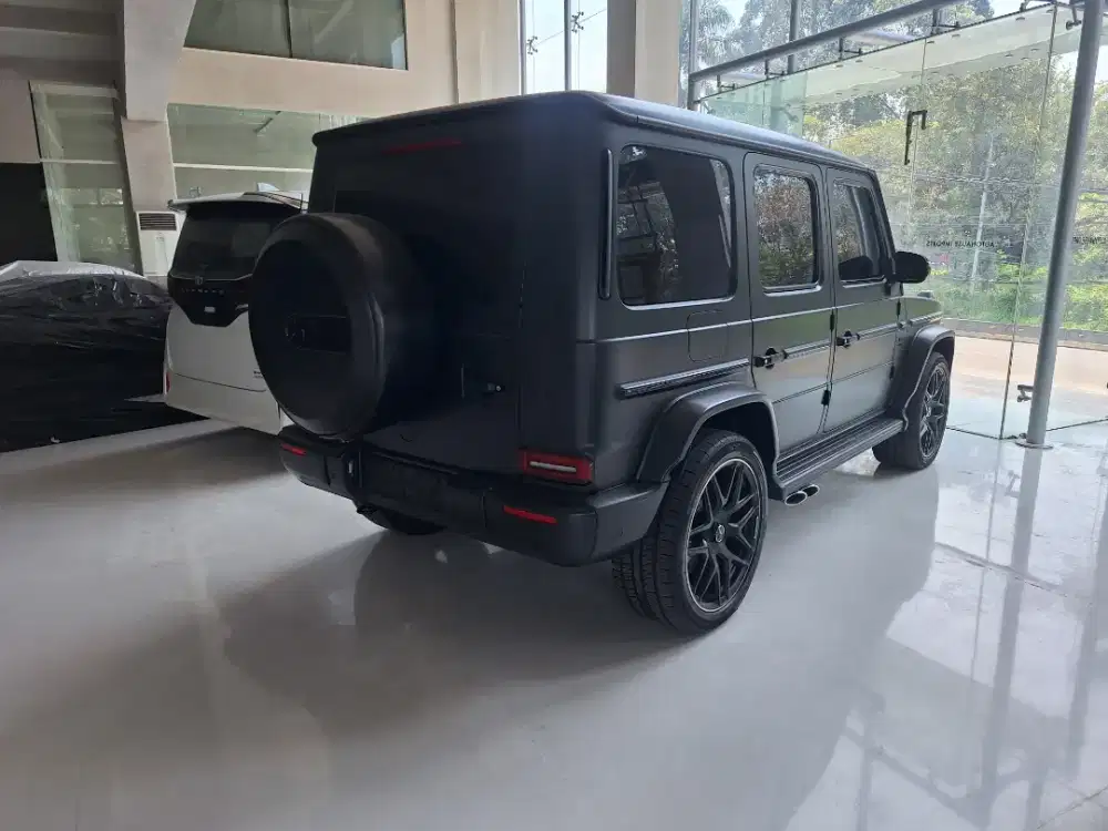 Mercy G63 Nik 2023 km 4rb cbu hitam dalam merag