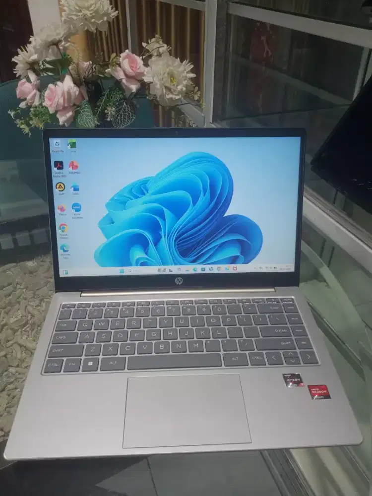 Laptop HP Amd Ryzen 3 7320U Ram 8 Ssd 512 Garansi