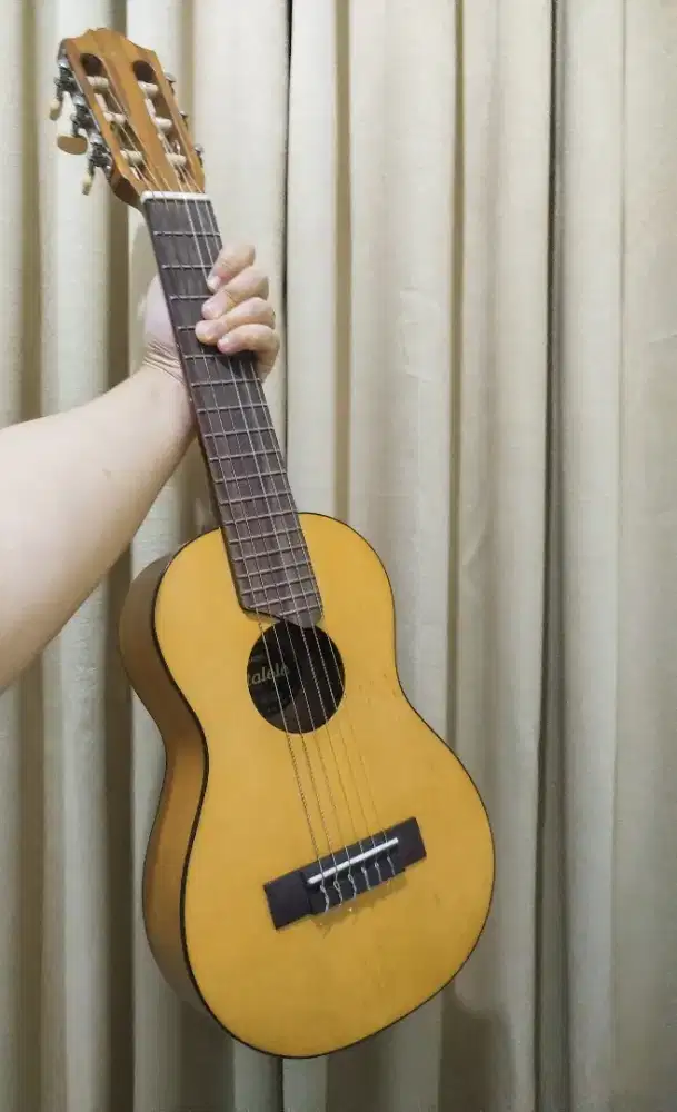 GITAR LELE / GUITALELE YAMAHA GL1 ORIGINAL LIKE NEW