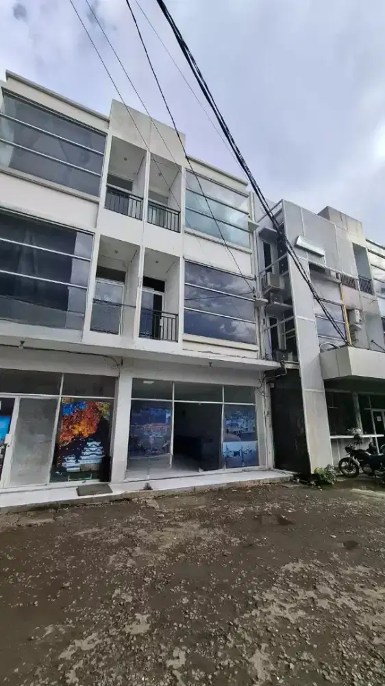 Ruko Murah Lokasi Strategis Pinggir Jalan Dekat Halte Busway Puri Beta